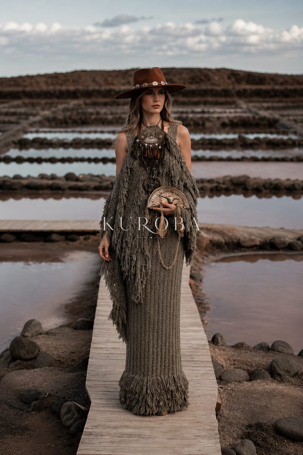 Set Salinas con Vestido Largo y Poncho Ibicenco con Flecos